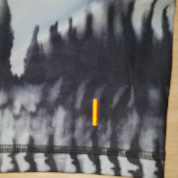 LIKE NEW Lucy Perfect Core Capri - Picture 7 of 16